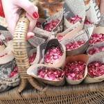 Vintage rose confetti