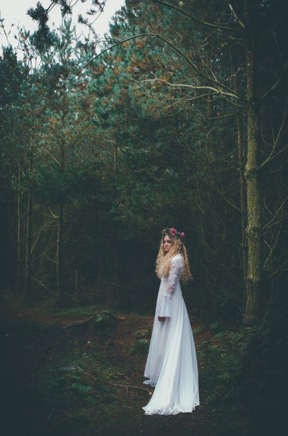 An Autumn Equinox 1970s Vintage Wedding Photo Shoot