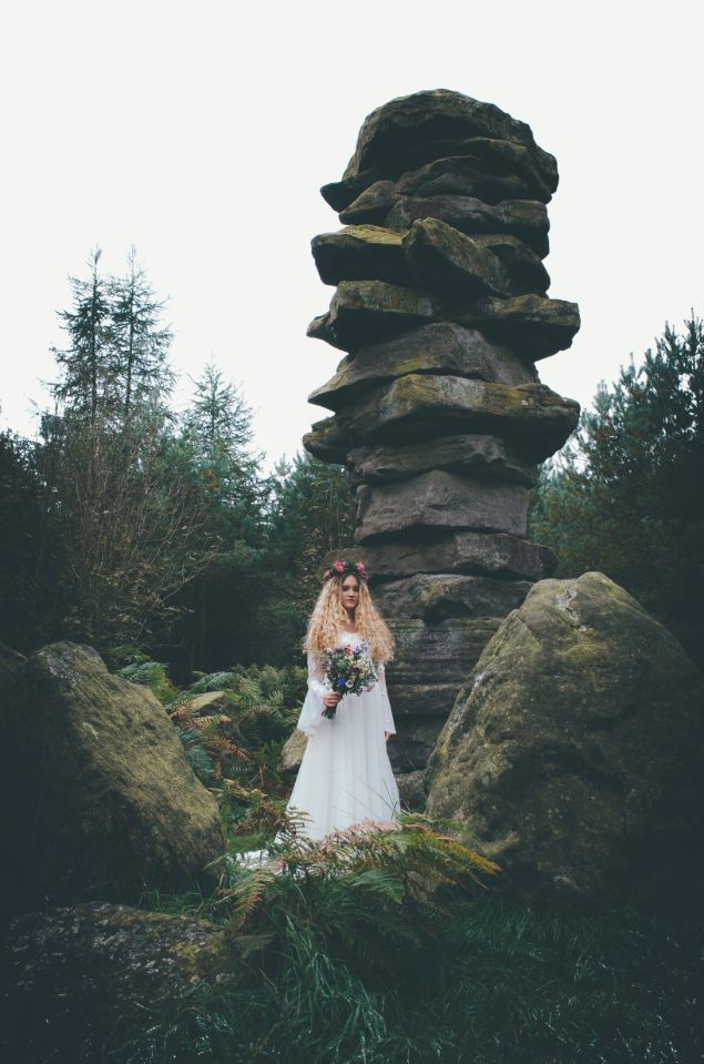 An Autumn Equinox 1970s Vintage Wedding Photo Shoot