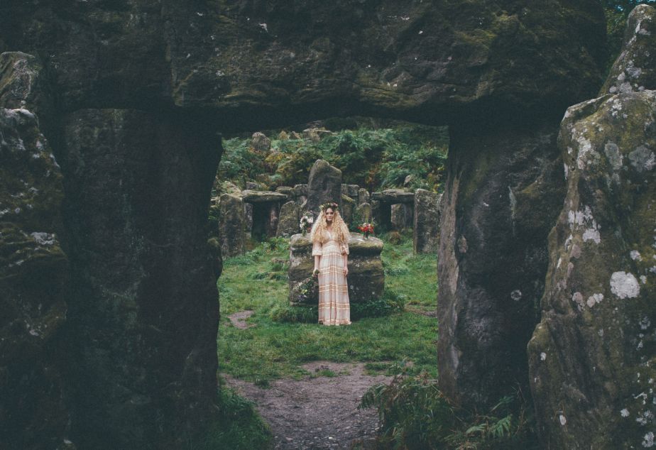 An Autumn Equinox 1970s Vintage Wedding Photo Shoot