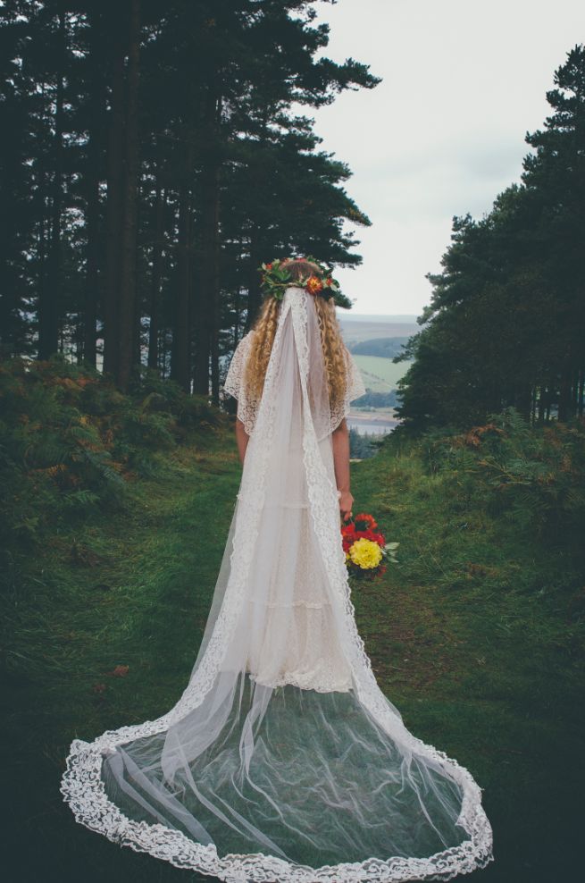 An Autumn Equinox 1970s Vintage Wedding Photo Shoot