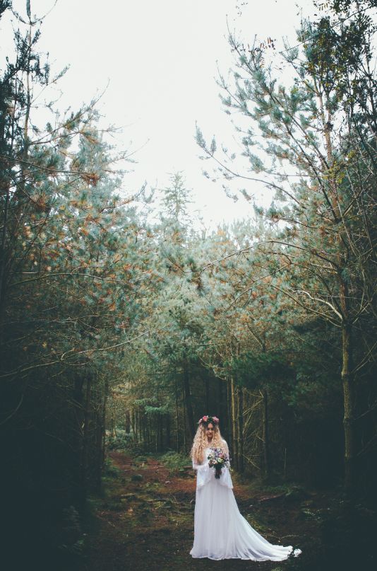 An Autumn Equinox 1970s Vintage Wedding Photo Shoot