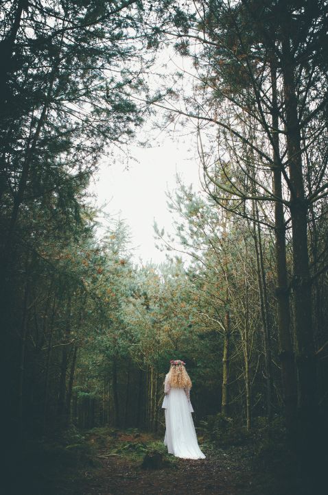 An Autumn Equinox 1970s Vintage Wedding Photo Shoot