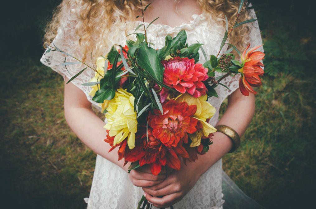 An Autumn Equinox 1970s Vintage Wedding Photo Shoot