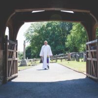 An elegant 1920s vintage style wedding with blue touches as featured on The National Vintage Wedding Fair blog