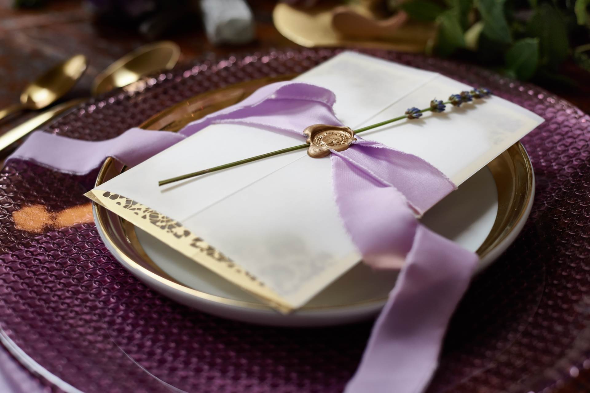 Sault – Inside table00291