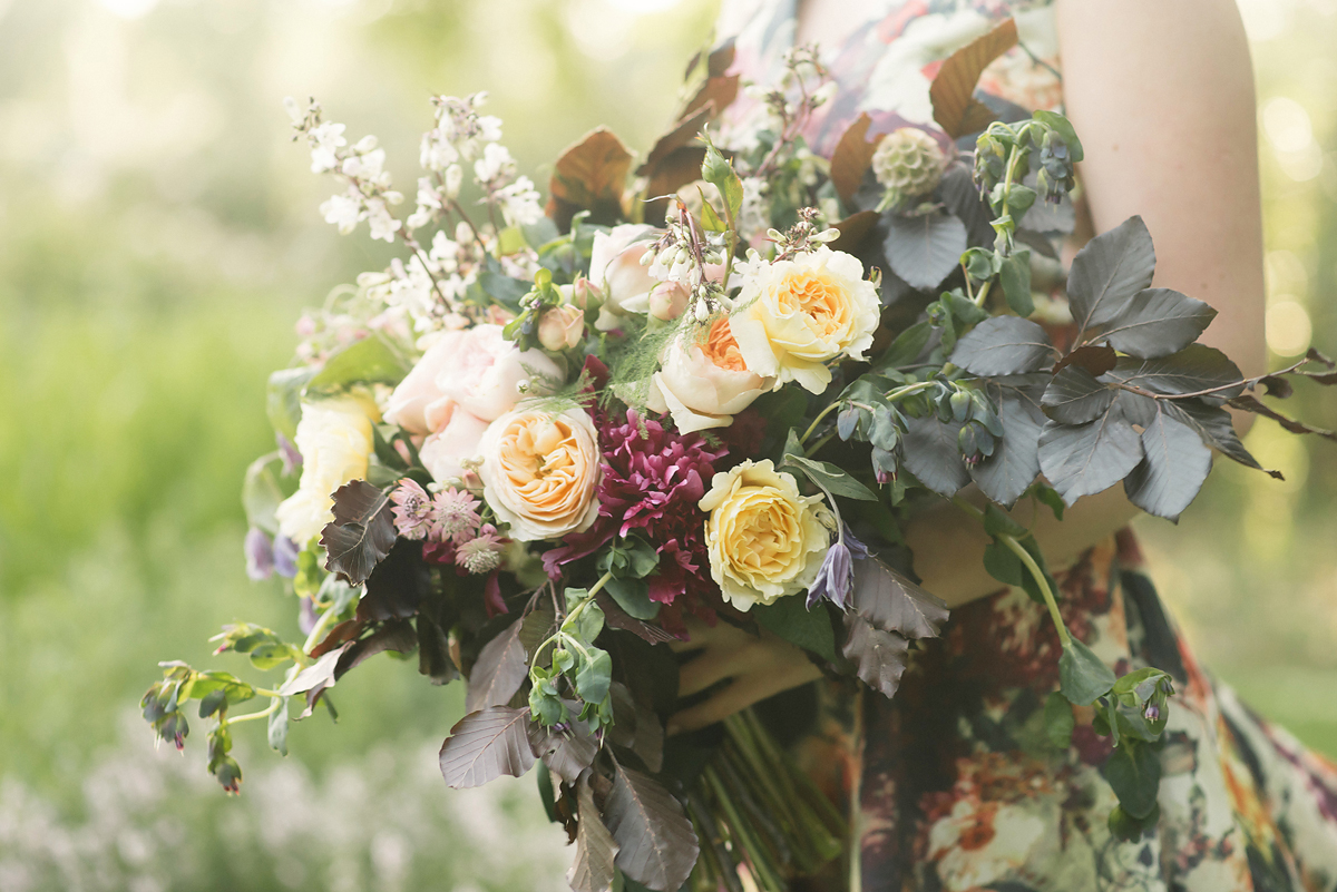 b-floral-wedding_3A Pretty Vintage Floral Maximalist Springtime Wedding cake