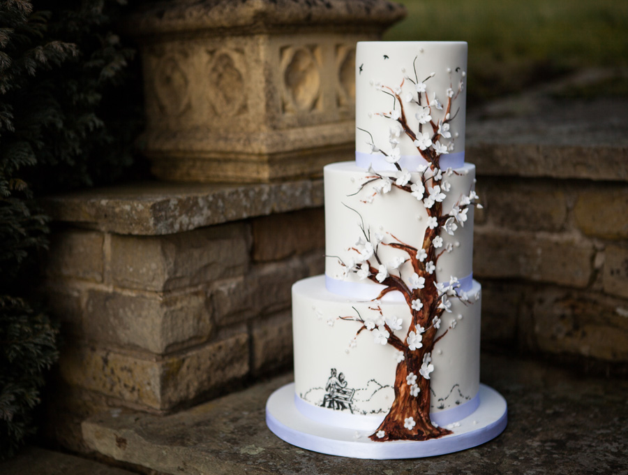 How to choose a wedding cake when you have food intolerances. 