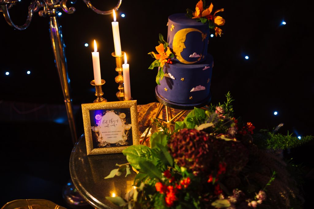 Alternative 1920's Wedding Inspiration with Celestial Blue Wedding Cake 