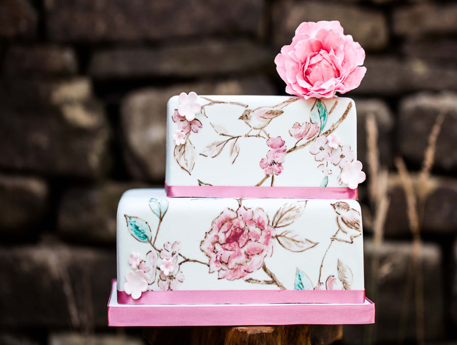 How to choose a wedding cake when you have food intolerances. 