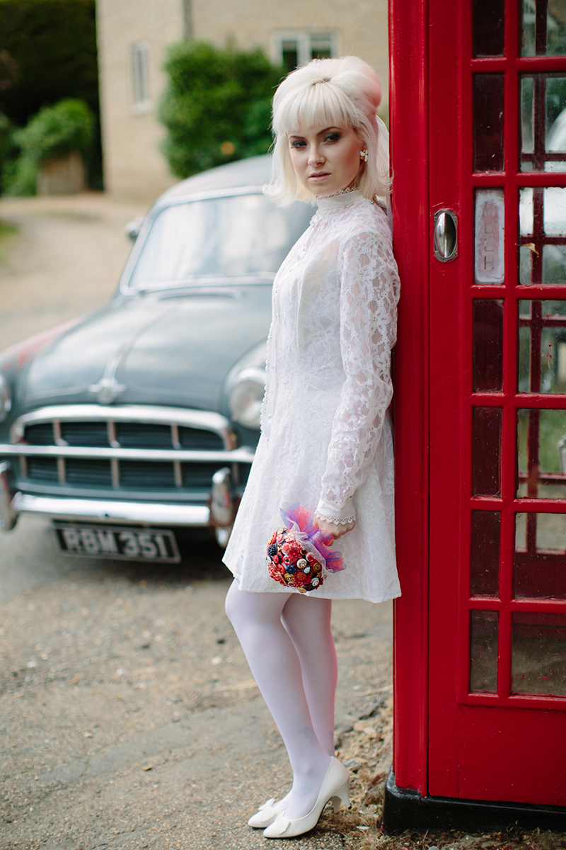 1960's Wedding Inspiration with Daisy Details and Button Bouquets