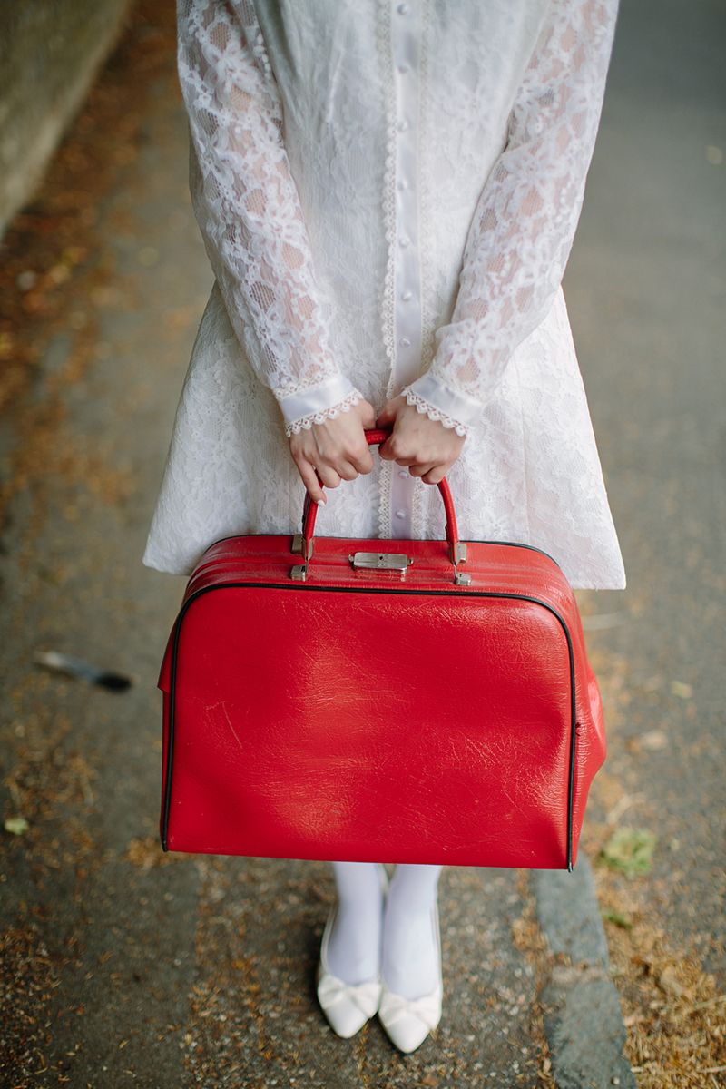 1960's Wedding Inspiration with Daisy Details and Button Bouquets