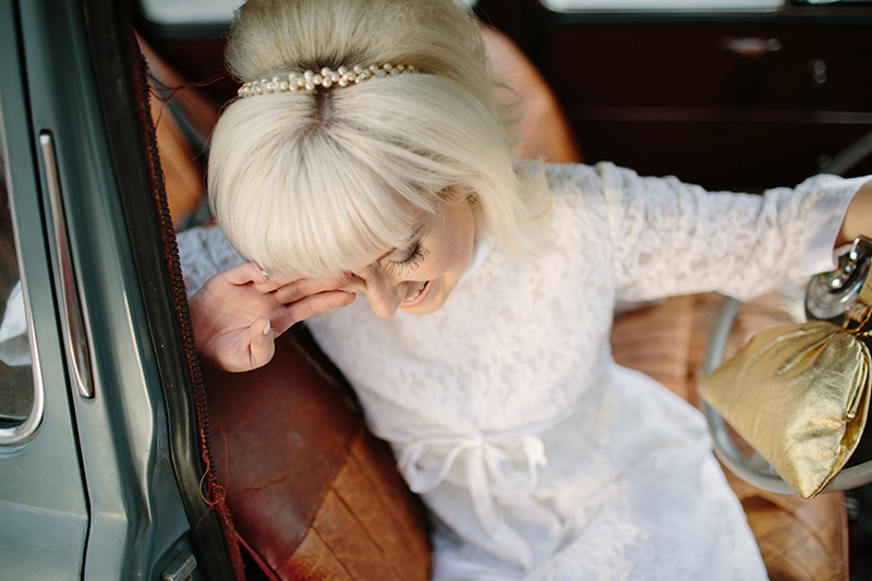 1960's Wedding Inspiration with Daisy Details and Button Bouquets