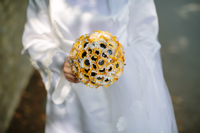 1960's Wedding Inspiration with Daisy Details and Button Bouquets