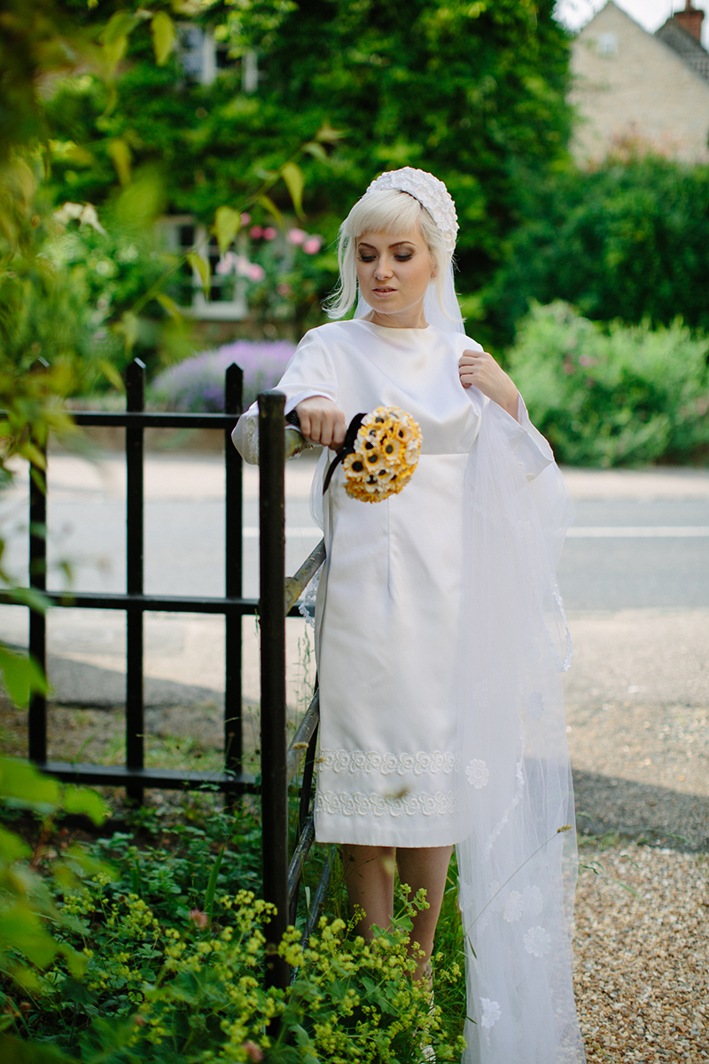 1960's Wedding Inspiration with Daisy Details and Button Bouquets