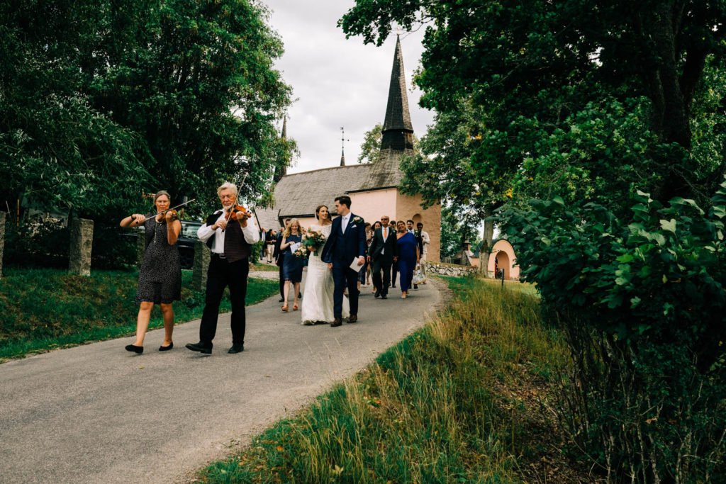 Relaxed Garden Wedding in Sweden With Traditional Vibes