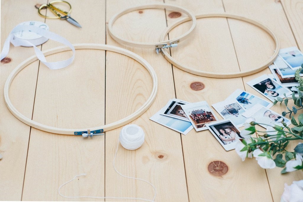 How to Create a DIY Wedding Photo Display With Embroidery Hoops