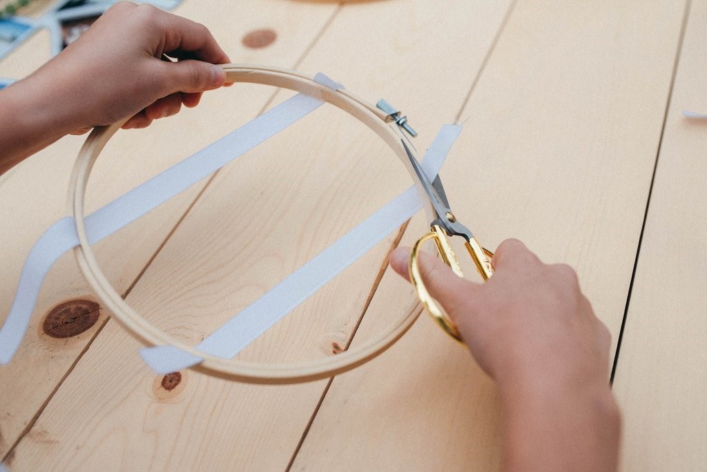 How to Create a DIY Wedding Photo Display With Embroidery Hoops