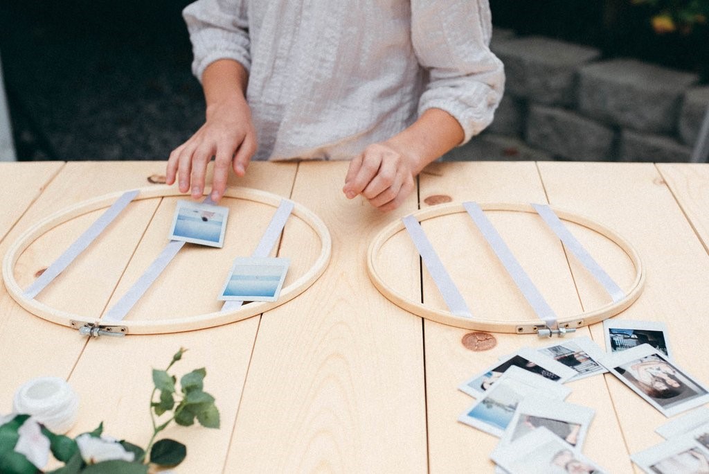 How to Create a DIY Wedding Photo Display With Embroidery Hoops