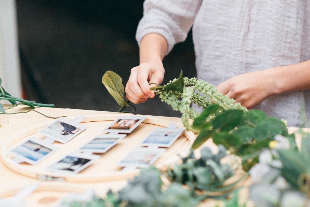 How to Create a DIY Wedding Photo Display With Embroidery Hoops