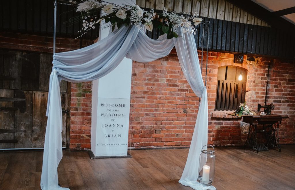 Industrial Luxe Wedding at Deighton Lodge With Simple Chic Style