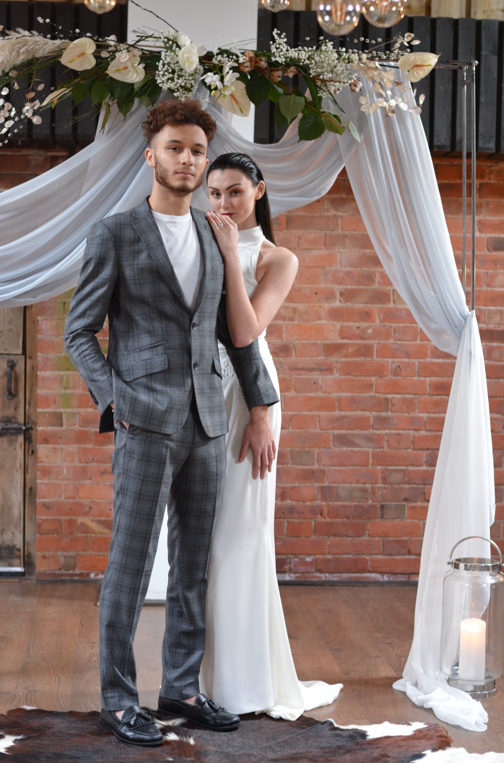 Industrial Luxe Wedding at Deighton Lodge With Simple Chic Style