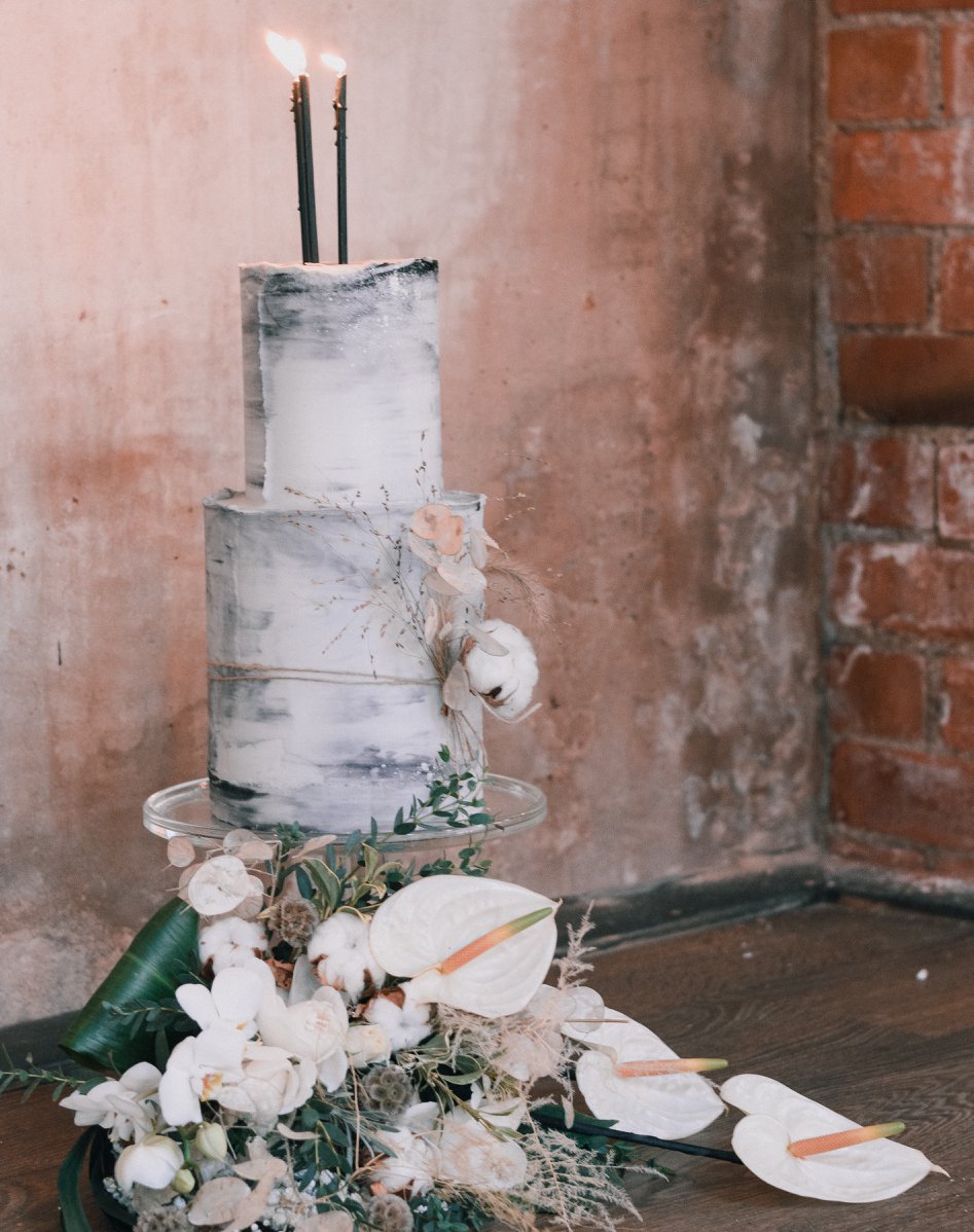 Industrial Luxe Wedding at Deighton Lodge With Simple Chic Style