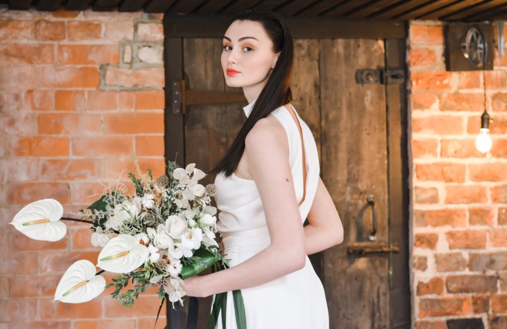 Industrial Luxe Wedding at Deighton Lodge With Simple Chic Style