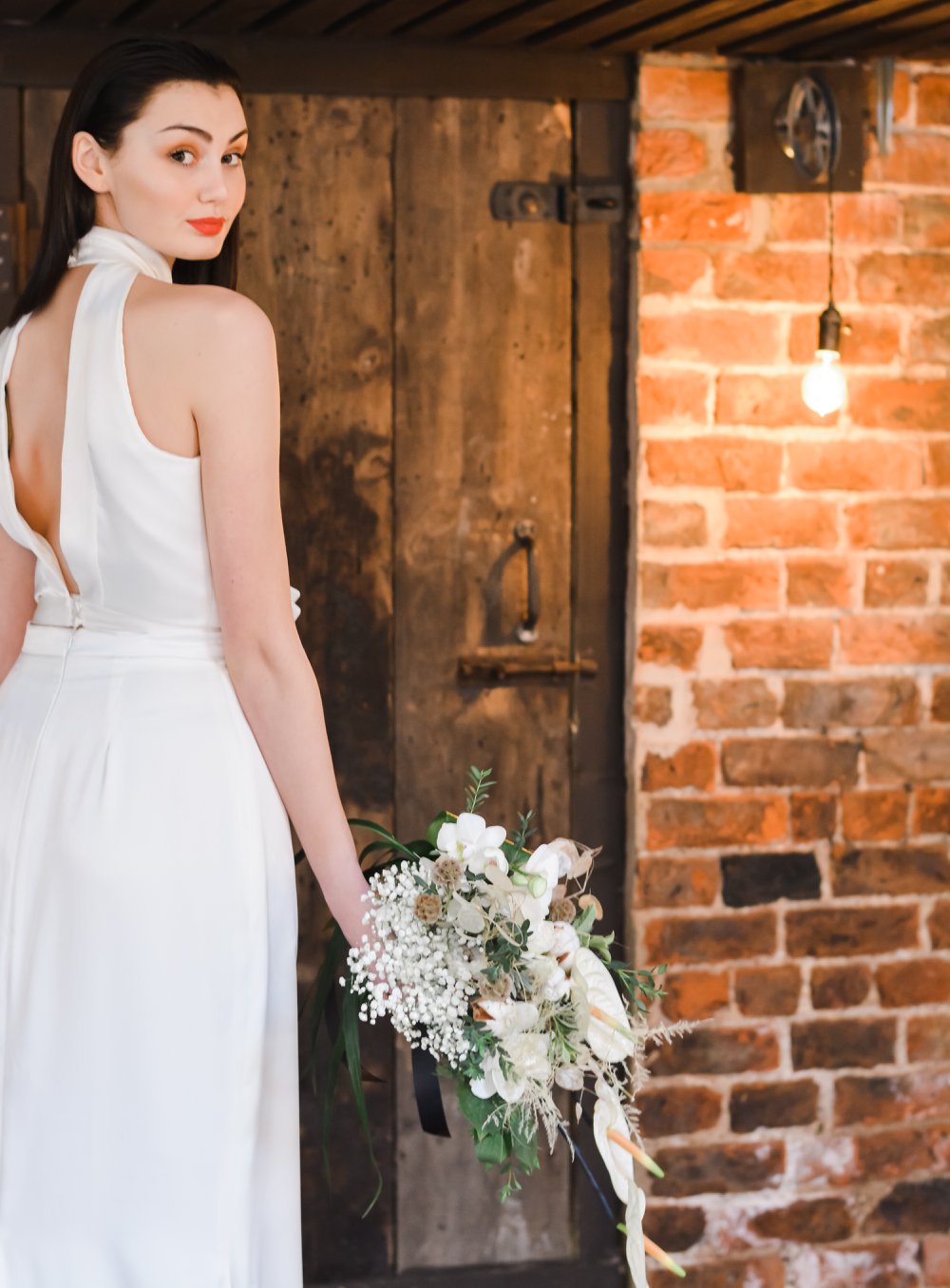 Industrial Luxe Wedding at Deighton Lodge With Simple Chic Style