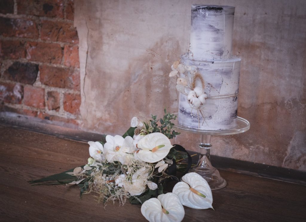 Industrial Luxe Wedding at Deighton Lodge With Simple Chic Style