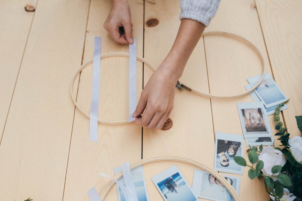 How to Create a DIY Wedding Photo Display With Embroidery Hoops