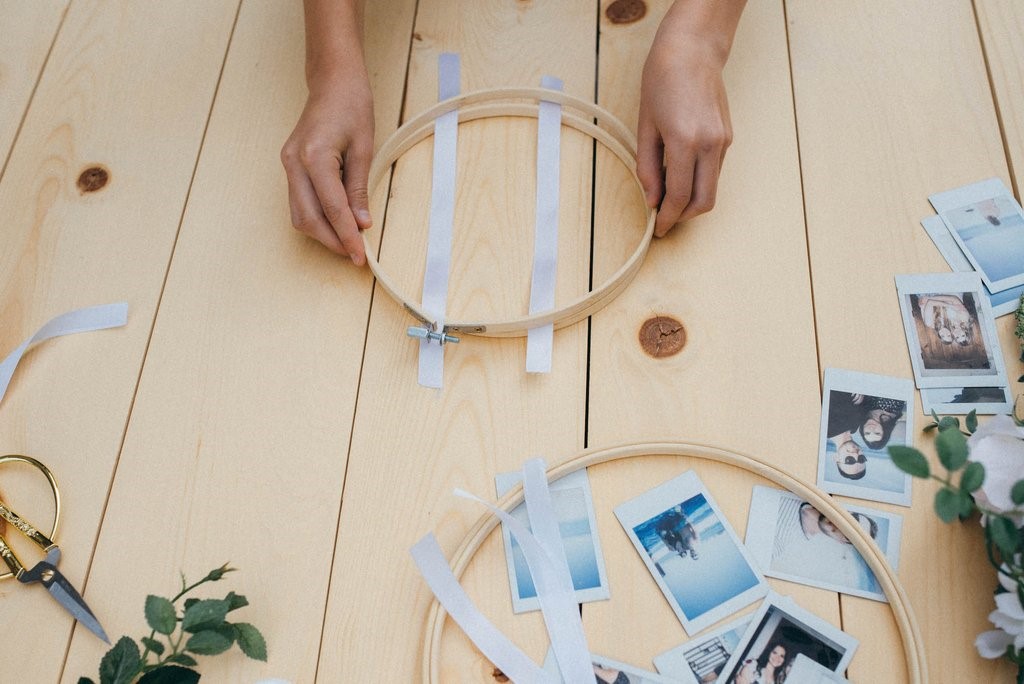 How to Create a DIY Wedding Photo Display With Embroidery Hoops