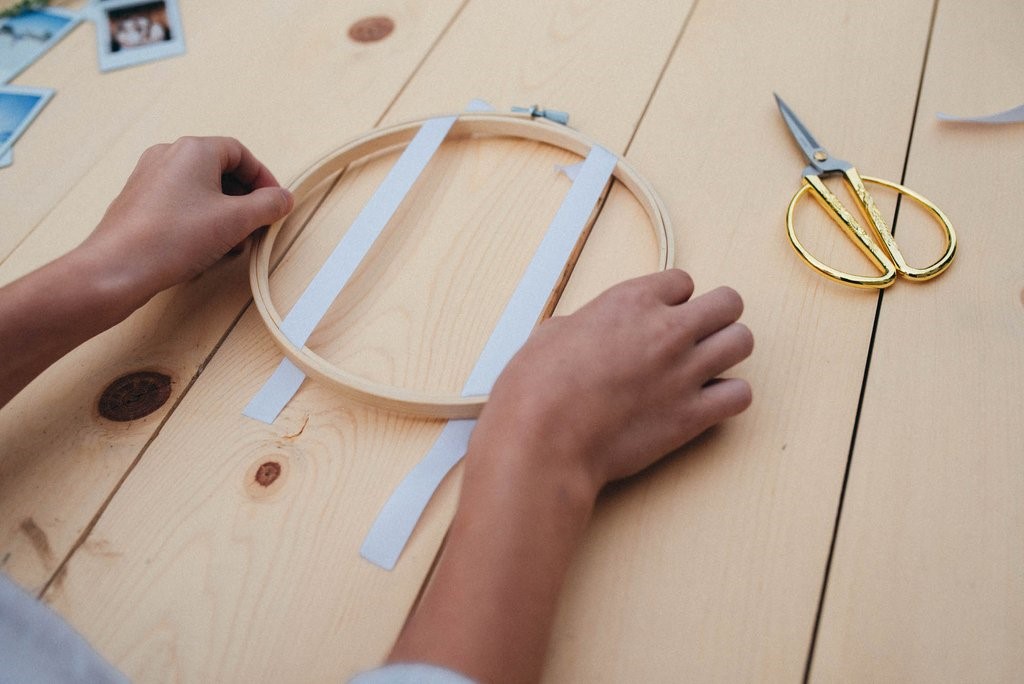 How to Create a DIY Wedding Photo Display With Embroidery Hoops