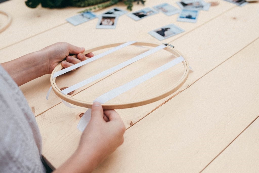 How to Create a DIY Wedding Photo Display With Embroidery Hoops