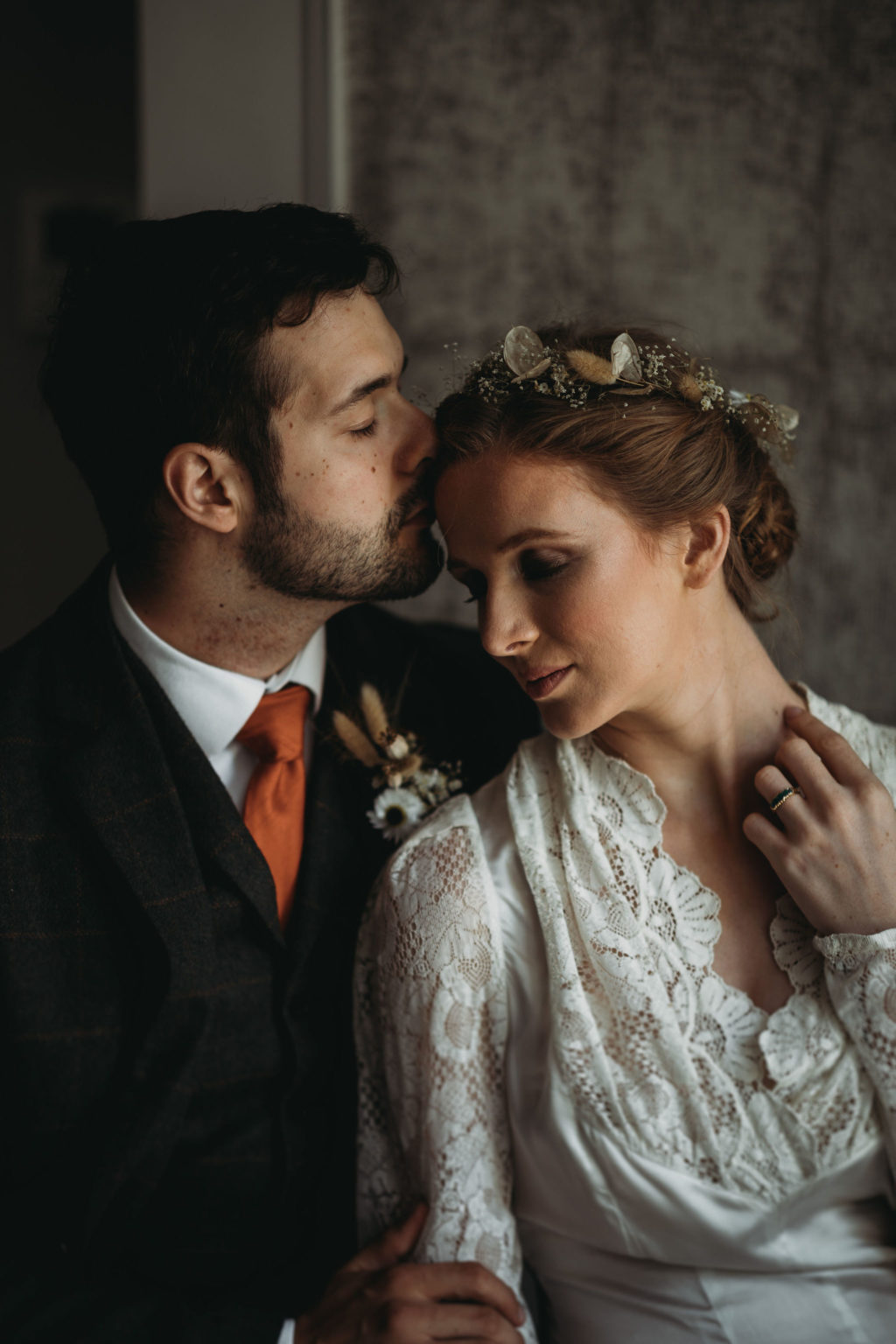 Ethical Vintage Elopement in Cambridge With 1940's Dress and Styling