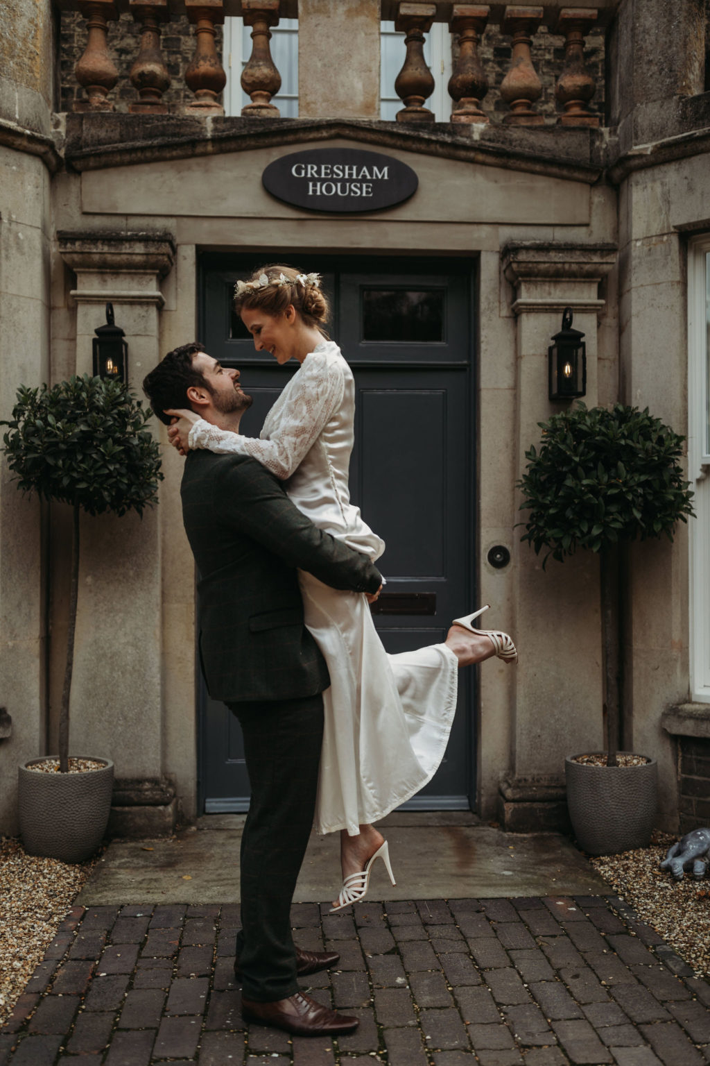 Ethical Vintage Elopement in Cambridge With 1940's Dress and Styling