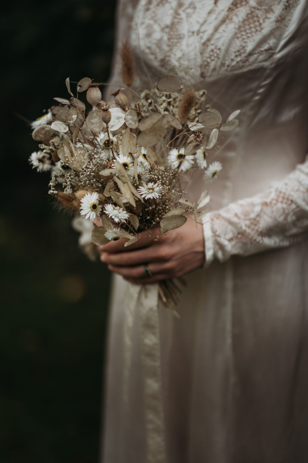 Ethical Vintage Elopement in Cambridge With 1940's Dress and Styling