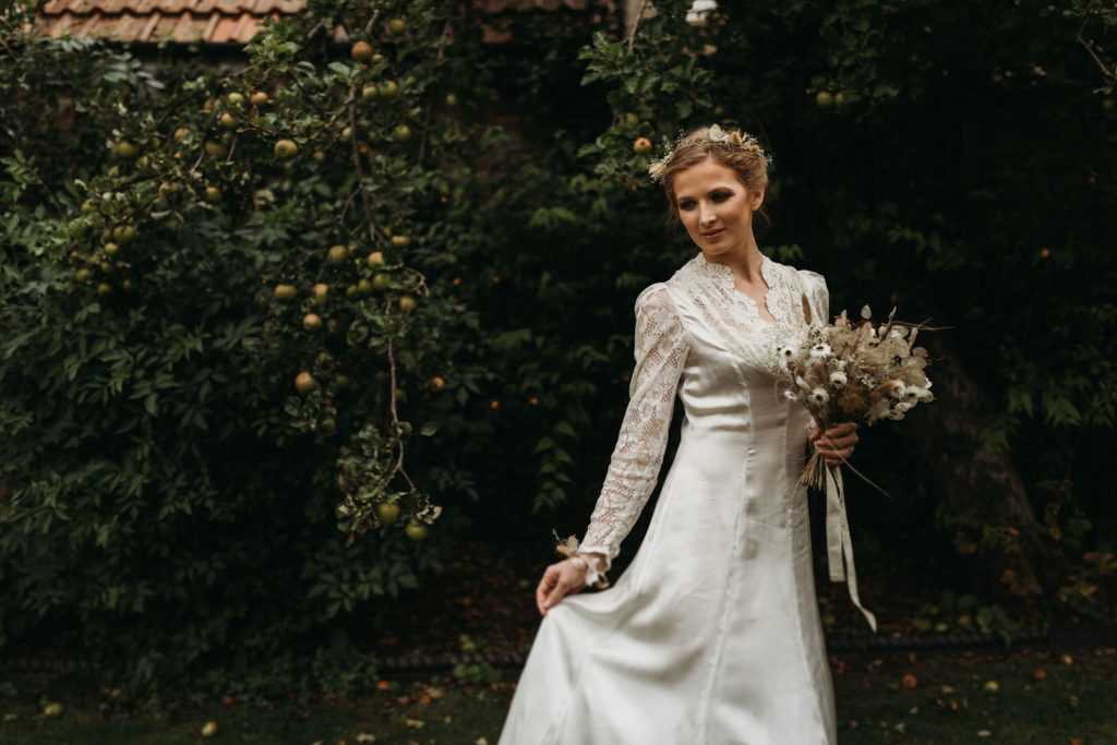 Ethical Vintage Elopement in Cambridge With 1940's Dress and Styling