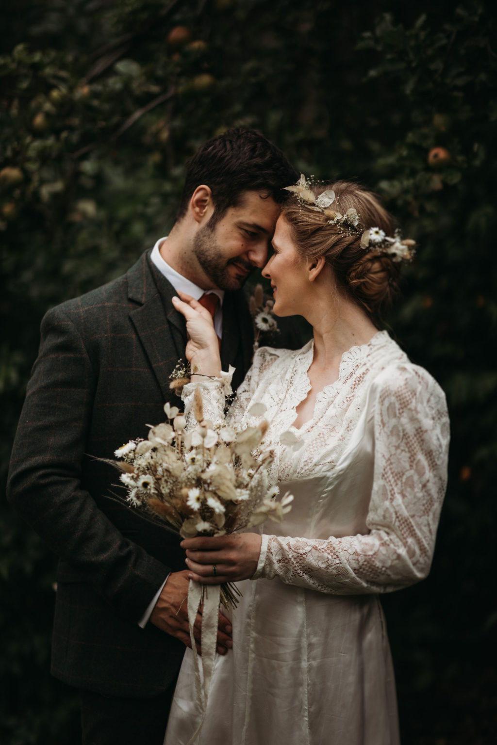 Ethical Vintage Elopement in Cambridge With 1940's Dress and Styling