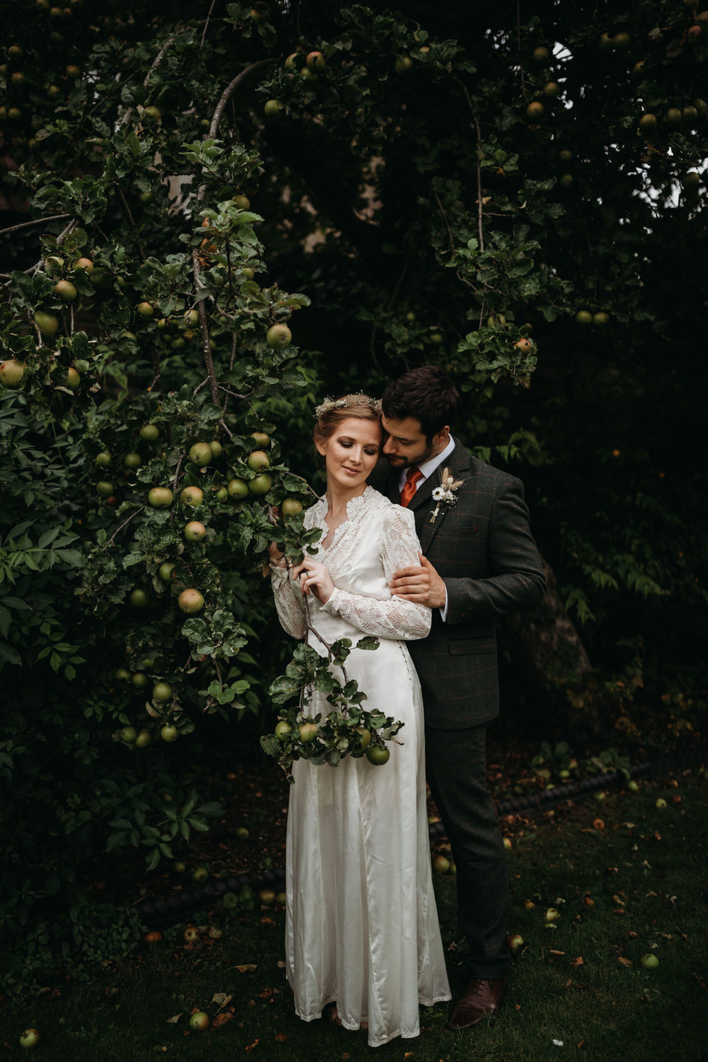 Ethical Vintage Elopement in Cambridge With 1940's Dress and Styling