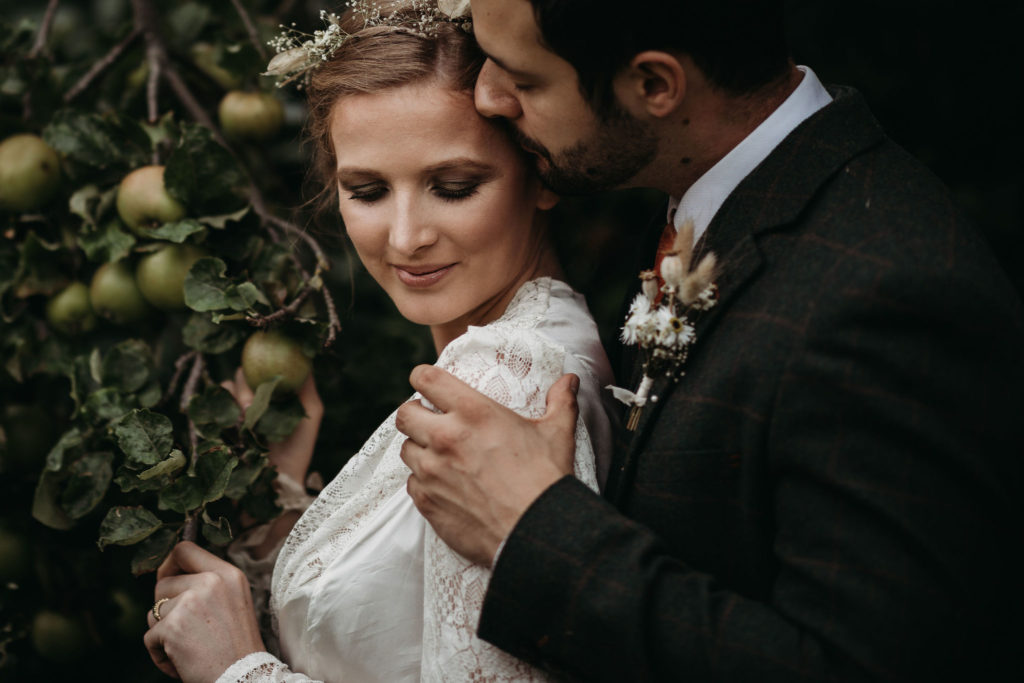 Ethical Vintage Elopement in Cambridge With 1940's Dress and Styling