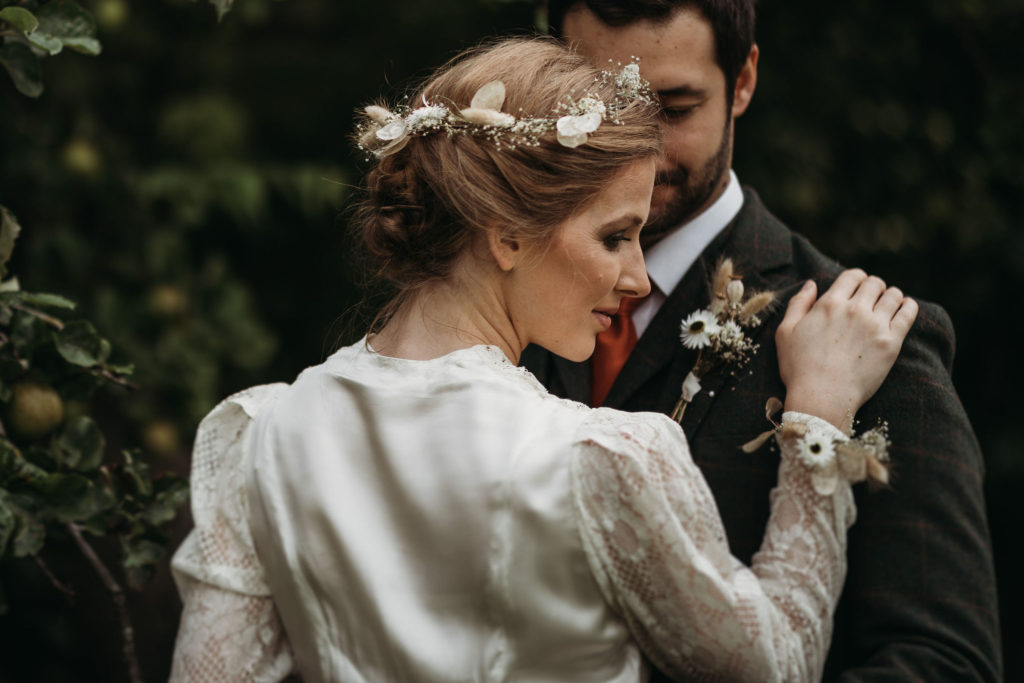 Ethical Vintage Elopement in Cambridge With 1940's Dress and Styling