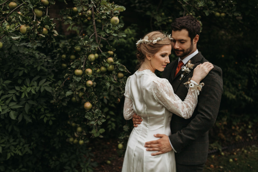 Ethical Vintage Elopement in Cambridge With 1940's Dress and Styling