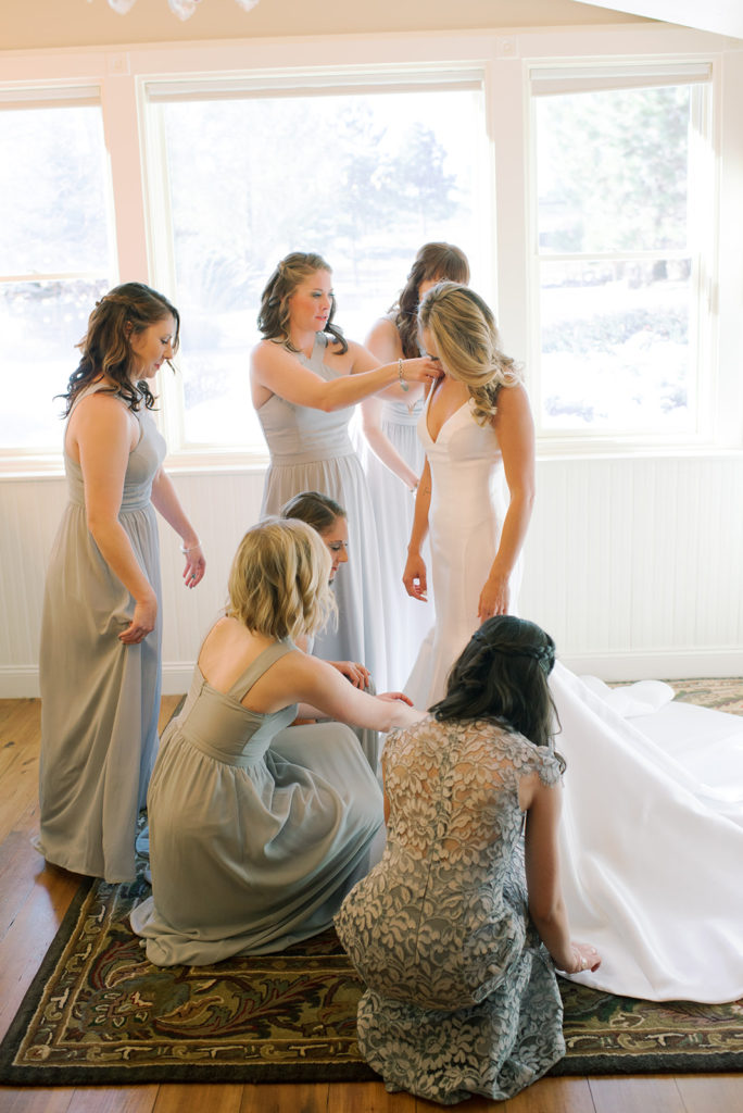 Chic Mountain Ranch Winter Wedding at Albert’s Lodge, Colorado, USA