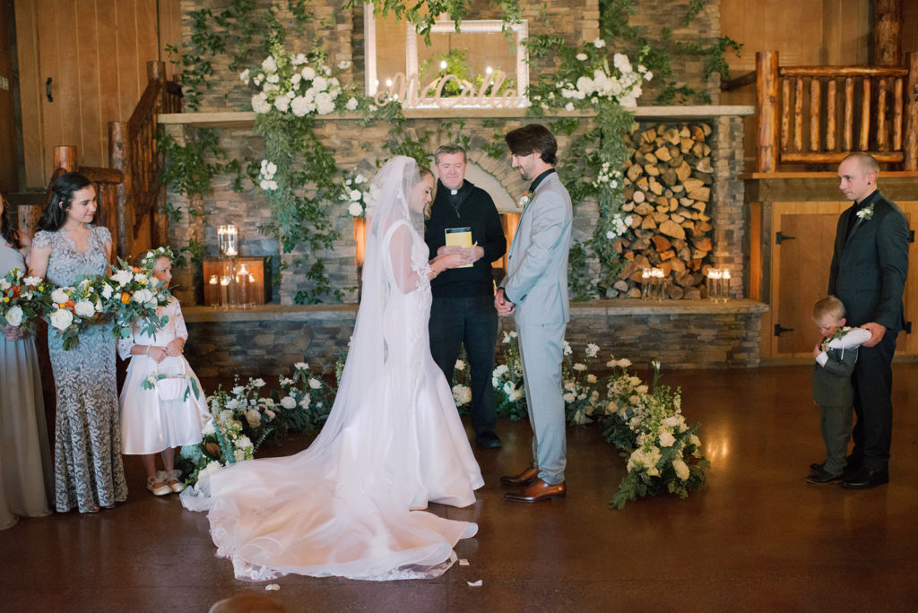 Chic Mountain Ranch Winter Wedding at Albert’s Lodge, Colorado, USA