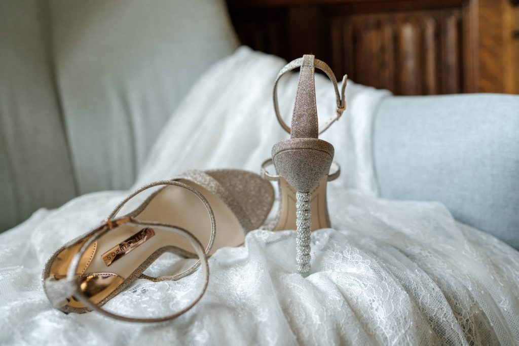 Bridal Prep: Chic Modern Wedding Inspiration at Schloss Teutschenhal Castle, Germany