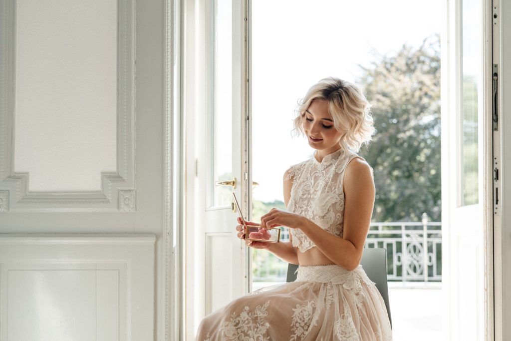 Bridal Prep: Chic Modern Wedding Inspiration at Schloss Teutschenhal Castle, Germany