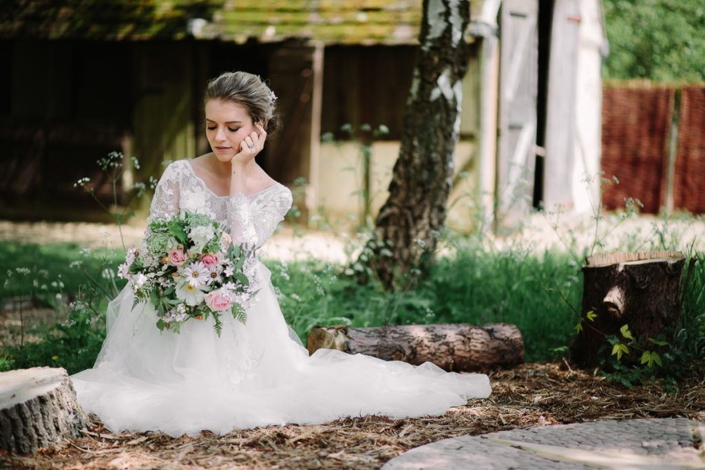 Rustic Elegant Wedding Inspiration at Sulgrave Manor, Northamptonshire