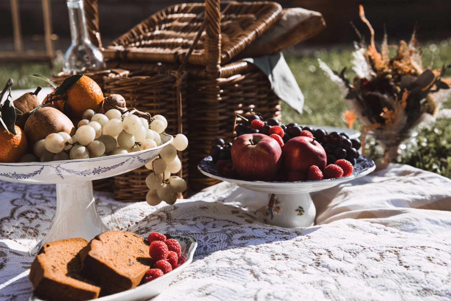 French Chic Picnic Wedding at Château Saint Georges, Grasse