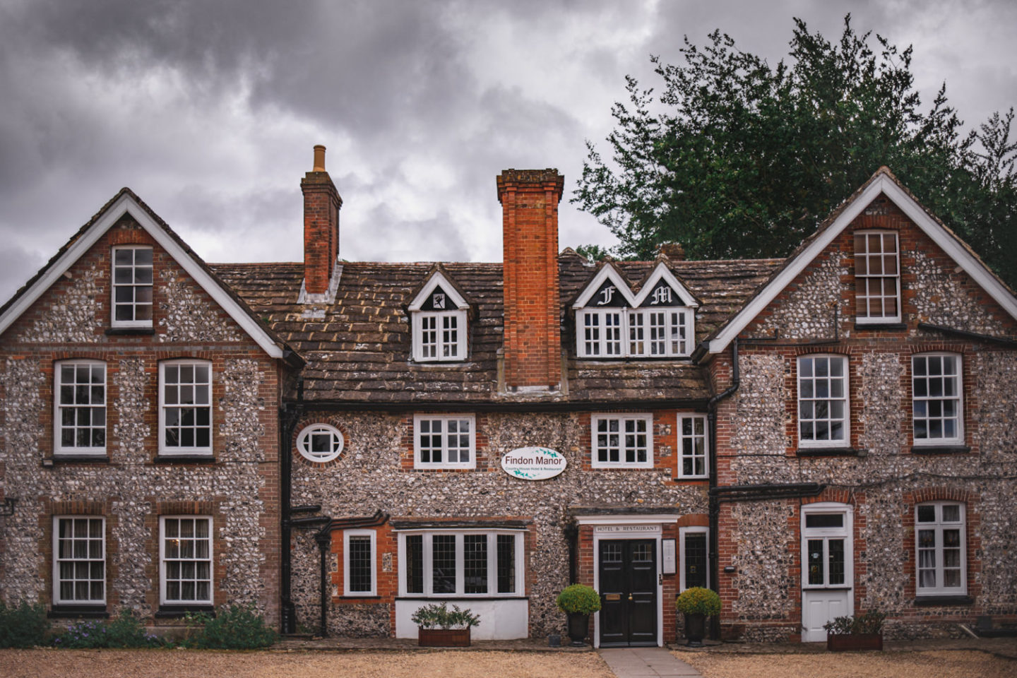 Rustic Intimate Wedding With Romantic Vibes at Findon Manor
